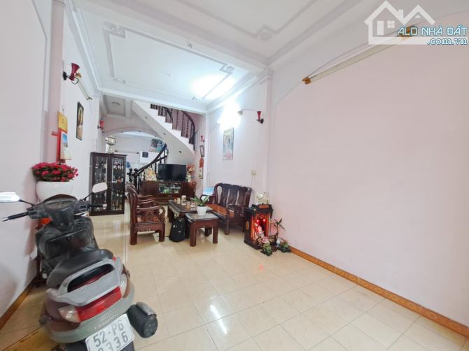 NHÀ ĐỒNG ĐEN HẺM 8M 64M2 3 TẦNG 9.8 TỶ - 1