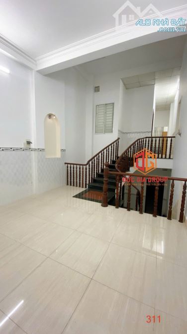 Bán nhà 1 trệt 2 lầu trong khu dân cư D2D giá chỉ 7,5 tỷ - 1