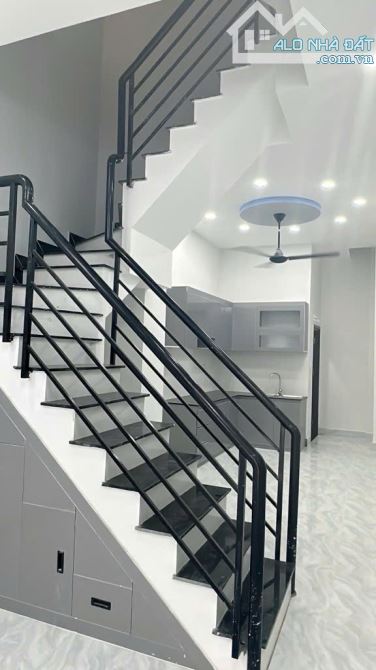 "  bán nhà xd 3 tầng -Đình Phong Phú- Tăng Nhơn Phú B- Quận 9.Giá bán:5.xtỷ . Diện tích: 8 - 1