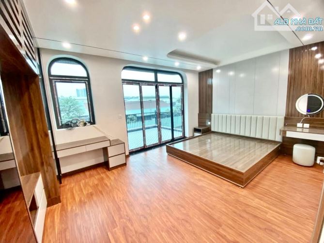 Bán Gấp Căn Biệt Thự Đức Giang 100m2-Mt 6m-16 tỷ-DÂN XÂY-PHÂN LÔ-XE TẢI ĐỖ CỬA-KINH DOANH - 1