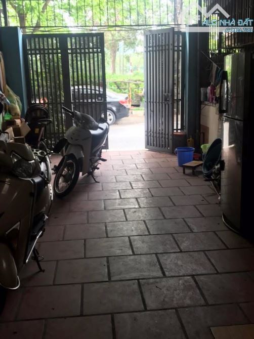 CỰC HIẾM PHỐ AN DƯƠNG VƯƠNG - PHÂN LÔ - Ô TÔ TRÁNH - VỈA HÈ KINH DOANH - BÁN ĐẤT TẶNG NHÀ - 1