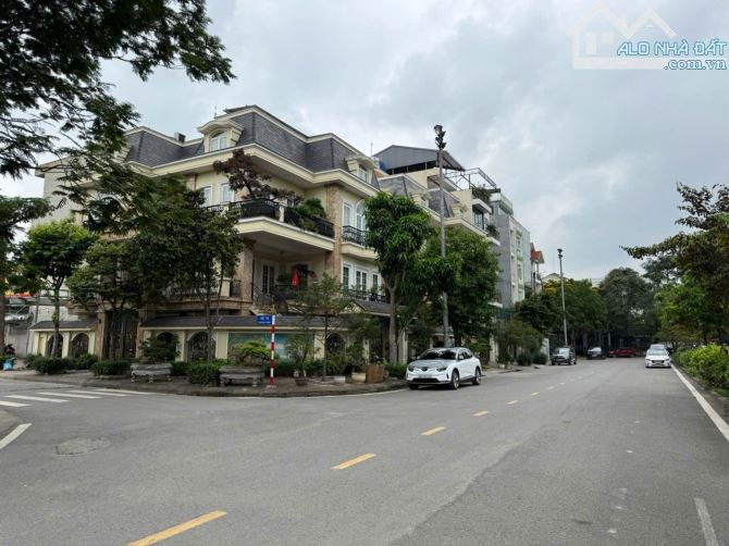 CẦN BÁN NHÀ BIỆT THỰ VIỆT HƯNG LONG BIÊN HÀ NỘI. - 1