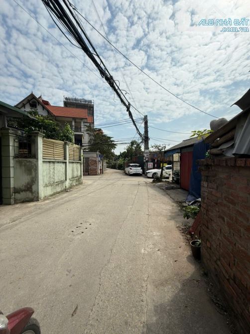 Ngọc thụy bán đất tặng nhà.  DT : rộng.  thông số hoa hậu..  giá 10 tỷ nhỉnh. A/c đàu t - 1