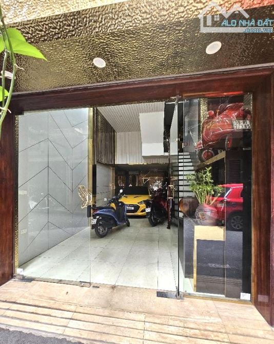 Phân lô cán bộ Nguyễn Chí Thanh - 45m², 5 tầng, MT 4.1m, oto tránh - 1