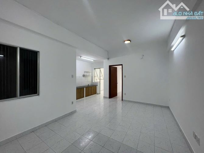 Căn Hộ  60m2, 1PN, 1 ban công, không nội thất, tại quận 4, ở liền được - 1