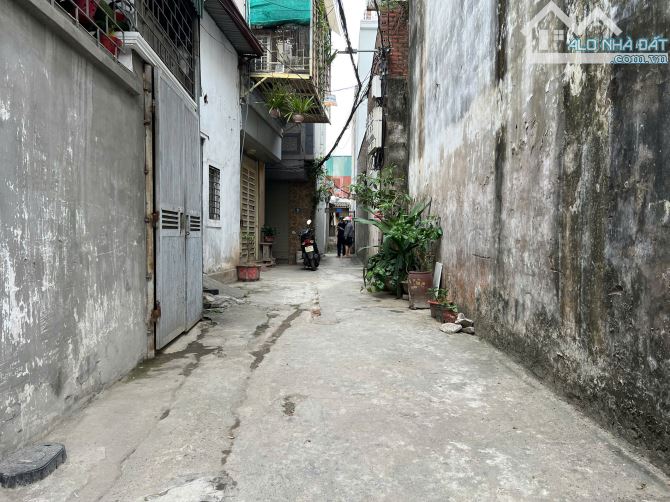 Cần tiền hạ giá bán mảnh đất tặng căn nhà 2 tầng đang cho thuê tại phường Vĩnh Hưng - 1