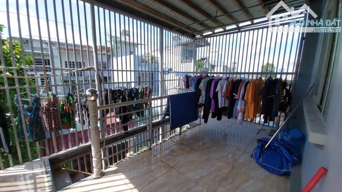 TRỌ BÁN GẤP 100M2 , 2 TẦNG , 10 PHÒNG CHO THUÊ THÁNG 12 TRIỆU , SỔ HÔNG RIÊNG - 1