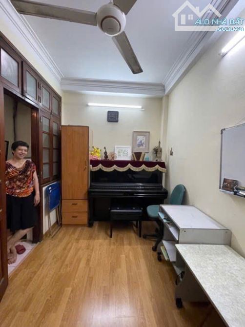Mặt phố Cầu Giấy - Mặt tiền rộng - Vỉa hè - Kinh doanh - Sổ đỏ chính chủ. - 1