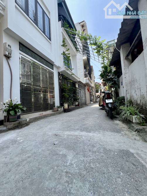 Bán nhà Giang Biên 5 tầng 45m mới đẹp, oto đỗ cửa giá 7 tỷ hơn - 1