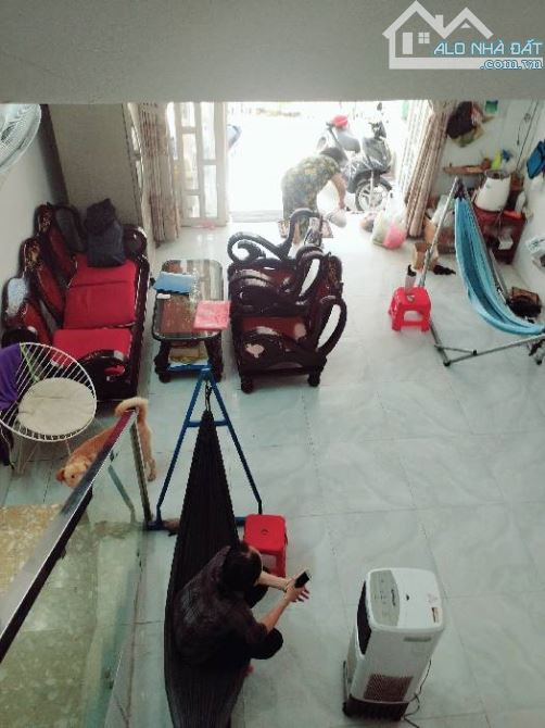 HẺM 3 GÁC - 92 M2 - 2 TẦNG - 4PN  CHỈ 4 TỶ 5 - CHÍNH CHỦ TRANG BÌA  + Ngang 4.6 dài 20m. - 1