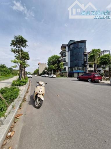 Bán gấp lô đất phố Tư Đình, Long Biên - Phân lô A38 - 140m2 - Chỉ nhỉnh 17 tỷ - 1