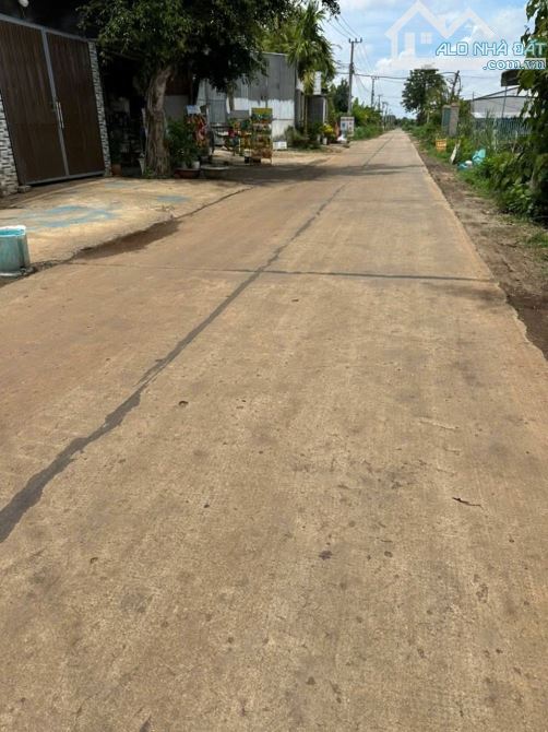 Đối diện chợ Đoàn Kết , đất thổ cư siêu dài - 1