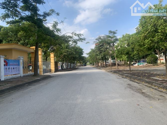 Chính chủ bán giá cho nhà đầu tư 76m đất phân lô Cự Khối, gần chợ và công viên, gần hồ - 1
