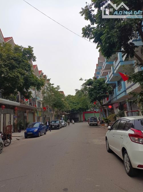 🏡 QUANG TRUNG, PHÂN LÔ VỈA HÈ, KINH DOANH, ÔTÔ TRÁNH, TRỤC CHÍNH KĐT NAM LA KHÊ: 75m2i