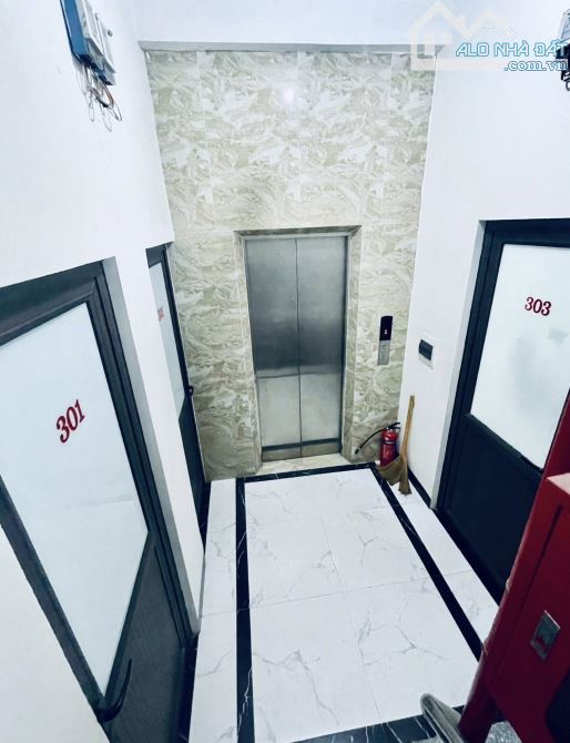 Tòa CCMN 16 phòng khép kín gác xép, 63m2, 7 tầng, thang máy, tại Triều Khúc, TX - 1