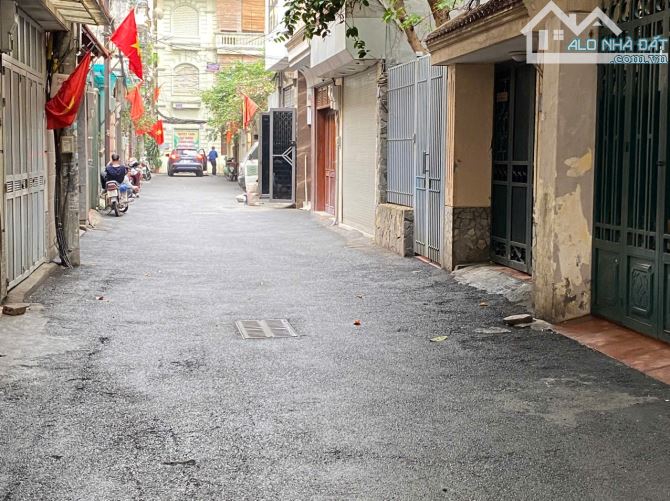 Bán nhà cấp 4 Phố Thụy Khuê, 34m², mặt tiền 4.2m, giá chỉ 5.6 tỷ – Cực hiếm! - 1