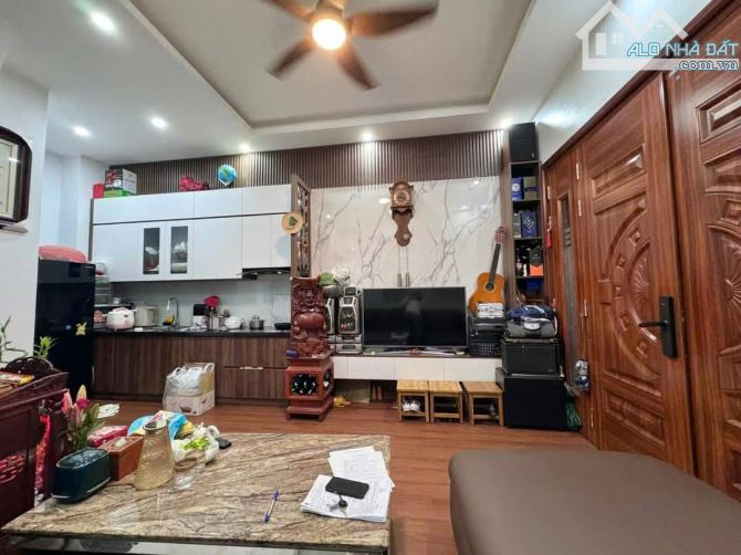 Nhà đẹp ở ngay Thịnh Quang Đống Đa. Sổ 31m, 5 tầng MT4m Giá 7 tỷ - 1