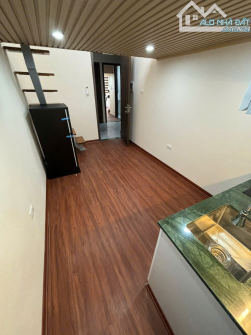 Cho Thuê CCMN Ngõ 113 Yên Hoà Cầu Giấy 25m2 Gác Xép Ban Công Thang Máy Full Nội Thất - 1