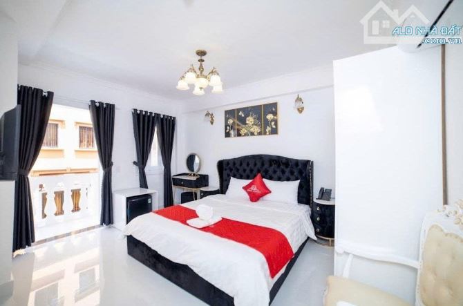 BÁN KHÁCH SẠN CÁCH BIỂN 50M ĐI BỘ MT PHAN VĂN TRỊ VŨNG TÀU 6 TẦNG DT SÀN 574M2 GIÁ 27 TỶ - 13