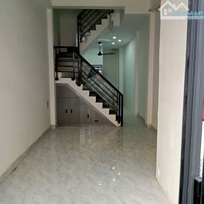 "  bán nhà xd 3 tầng -Đình Phong Phú- Tăng Nhơn Phú B- Quận 9.Giá bán:5.xtỷ . Diện tích: 8 - 2