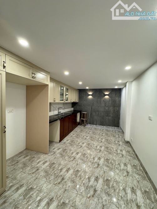 Bán nhà Đường Láng, Quận Đống Đa, 43m2x5T giá 12.2 tỷ, Phân lô, Oto đỗ cửa - 2