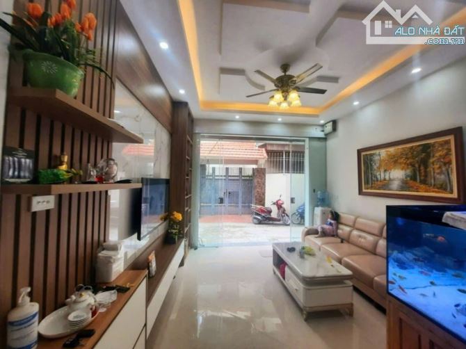 Bán nhà Tây Hồ 33m2, 2 thoáng, ô tô, nội thất chủ tặng, nhỉnh 6 tỷ. - 2