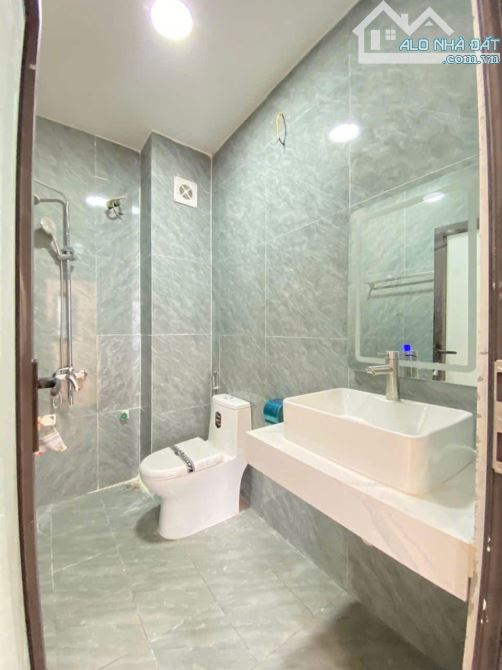 Bán nhà đẹp cách Quốc Lộ 6 chỉ 500m, ô tô lùi cửa. DT 32m2, 5 tầng. Giá 3,45 tỷ - 2