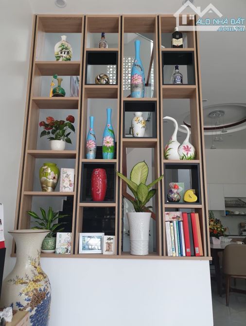 BÁN BIỆT THỰ 2 TẦNG- DT 191M2- GIÁ 3,9 TỶ - CÁCH PHAN CHU TRINH VÀI BƯỚC CHÂN - 2