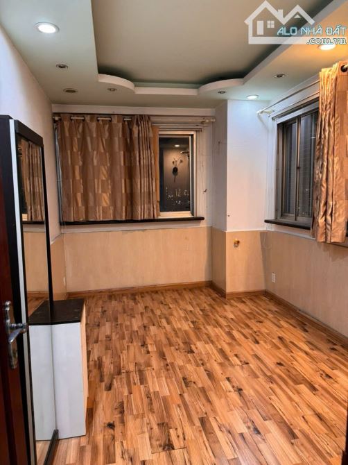 Cần bán chung cư H3 đường Hoàng Diệu P.6 Quận 4 : -	Diện tích 75m2, 2PN 1WC -	Nhà trống - 2