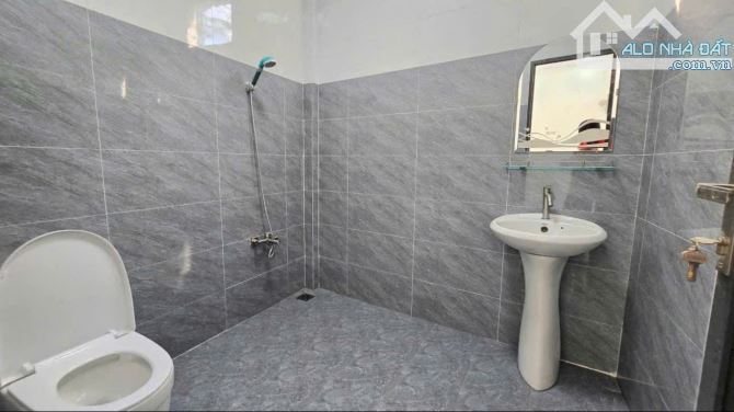 Cần bán gấp đất có sẵn nhà đẹp mới xây giá chỉ 650 triệu Giá 650 triệu bớt lộc - 2