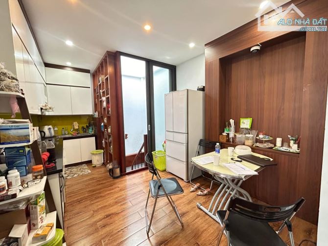 Mặt phố Mai Anh Tuấn - View hồ Hoàng Cầu - 45m*6T - 18.3 Tỷ - Không đăng ảo - 2