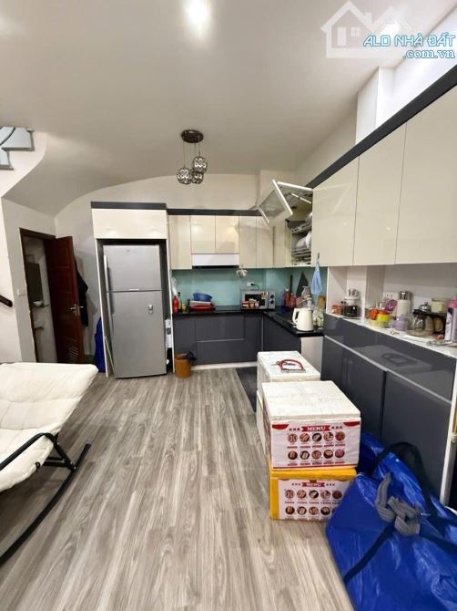 NGỌC THỤY NHÀ ĐẸP NGÕ THÔNG - GIÁ TRỊ THẤP TIỆN ÍCH LỚN - Ô TÔ ĐỖ CỬA. - KHU DÂN CƯ ĐÔNG - 2