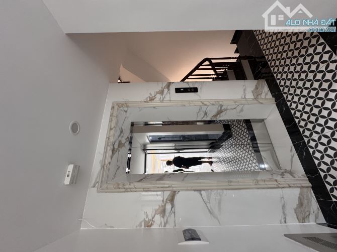 TOÀ NHÀ MAI ĐỘNG 70M 6T MT 4M THANG MÁY XÂY ĐỘC LẬP HẠ HẲN VÀI TỈ CƠ HỘI ĐỂ MUA CHÍNH CHỦ - 2