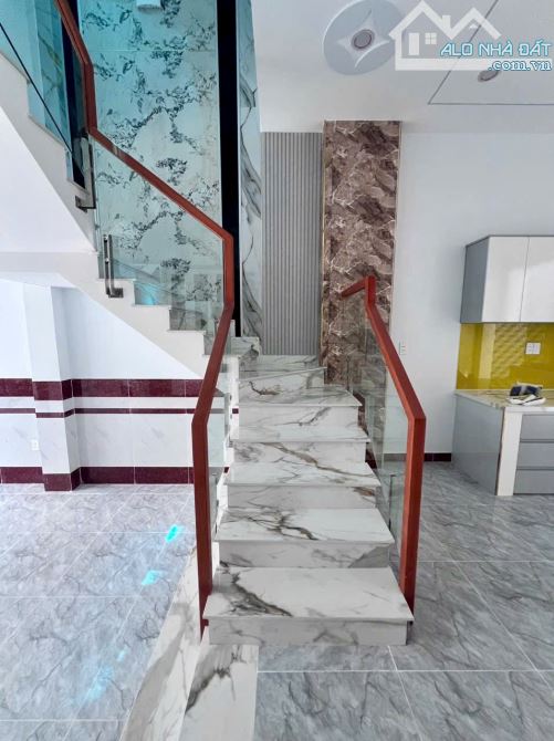 Bán nhà 3tầng hẻm xe hơi tránh, Gần Vincom Lê Văn Việt, Đình Phong Phú, Chỉ 7.3tỷ TL - 2