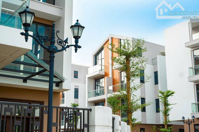 Biệt Thự Tứ Lập Ánh Dương Bên Hồ Vinhomes OCP3 - 2