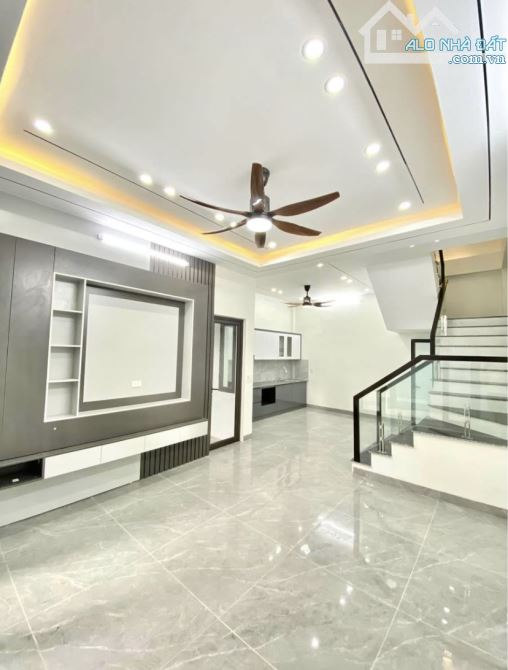 CẦN BÁN CĂN NHÀ 3 TẦNG NGÕ ĐƯỜNG LƯƠNG THẾ VINH - P CỬA BẮC - TP NAM ĐỊNH: - 2