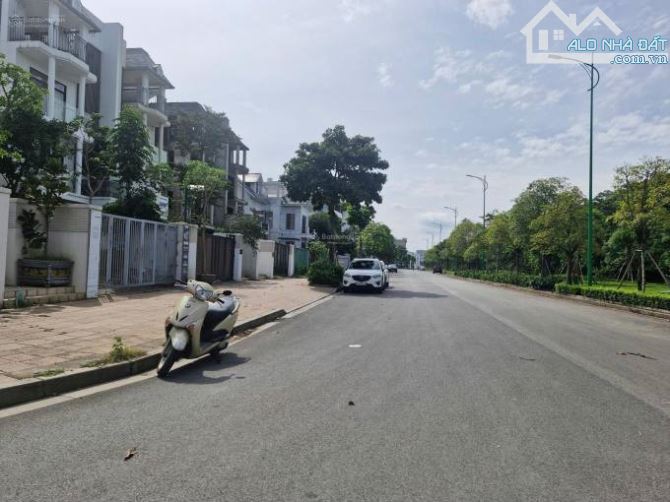 Bán gấp lô đất phố Tư Đình, Long Biên - Phân lô A38 - 140m2 - Chỉ nhỉnh 17 tỷ - 2