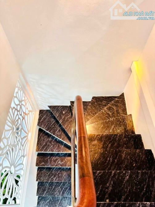 HIẾM, GẤP: BÁN NHÀ 8,9 TỶ, SỔ ĐỎ 64M, 4 TẦNG, NGÃ TƯ LÒ ĐÚC - TRẦN KHÁT CHÂN, CÁCH PHỐ 15M - 2