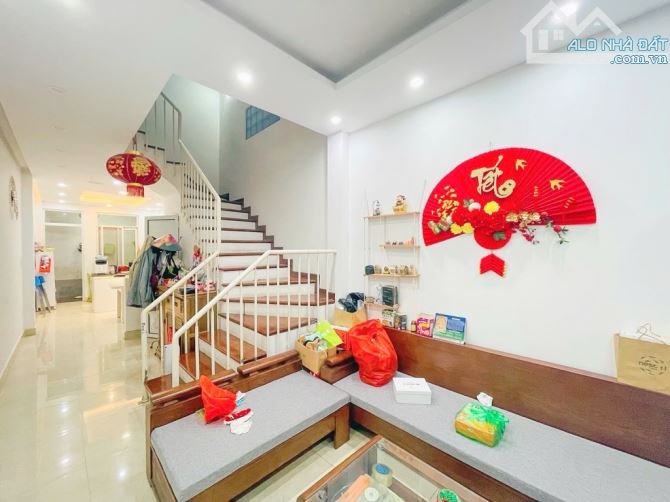 BÁN NHÀ PHÂN LÔ CẦU GIẤY  55M  ÔTÔ ĐỖ CỬA  CÁCH PHỐ CẦU GIẤY 150M  DÂN TRÍ CAO  GIÁ 13 TỶ - 2