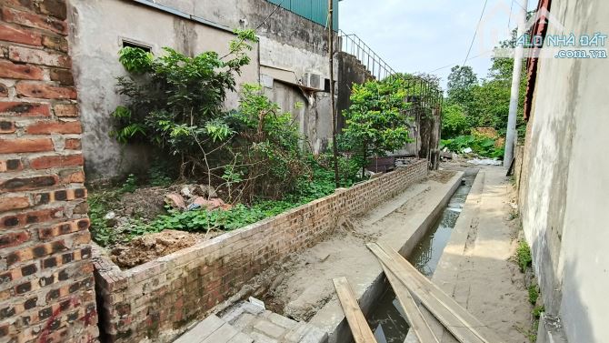 Thôn Sằn, cách thị trấn Đông Anh 1km. ô tô đỗ cửa. 2,68 tỷ - 3
