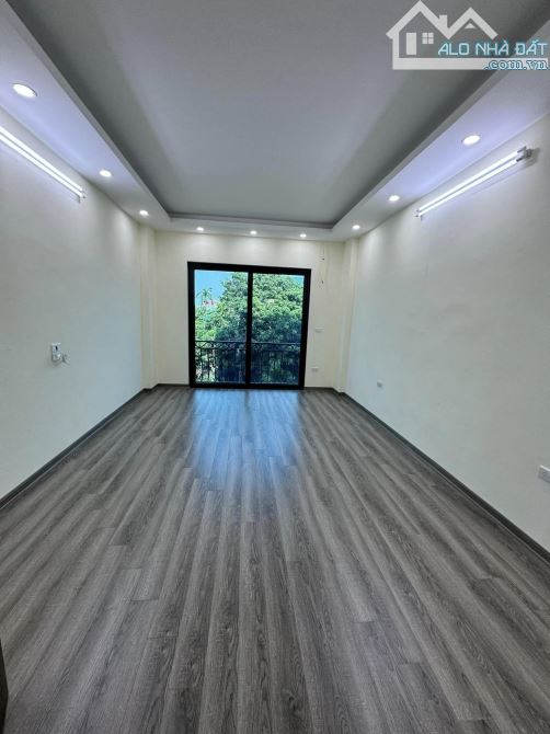 Bán nhà đẹp cách Quốc Lộ 6 chỉ 500m, ô tô lùi cửa. DT 32m2, 5 tầng. Giá 3,45 tỷ - 3