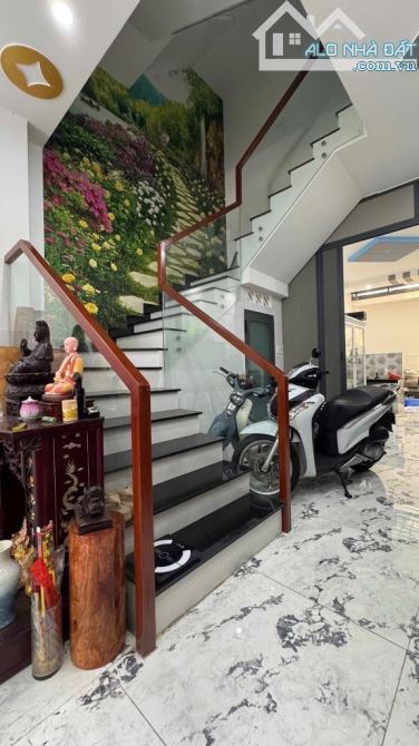 TÂN PHÚ SÁT MẶT TIỀN LUỸ BÁN BÍCH - NHÀ MỚI ĐẸP 4 TẦNG - XE HƠI NGỦ TRONG NHÀ - 3