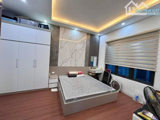 Nhà đẹp ở ngay Thịnh Quang Đống Đa. Sổ 31m, 5 tầng MT4m Giá 7 tỷ - 3