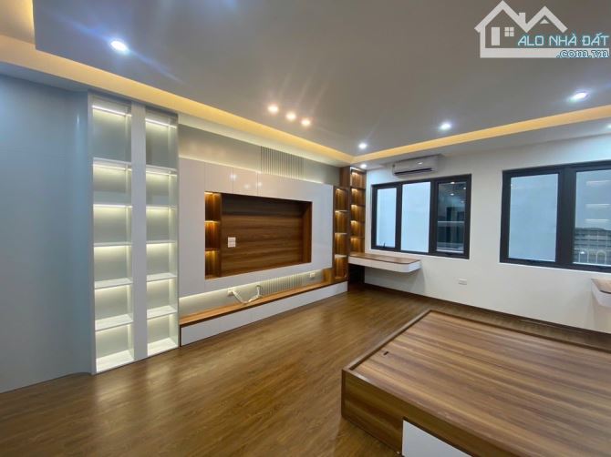 Bán nhà phố Lò Đúc- Dân xây- Full nội thất- Ô tô đỗ cửa- 5 Tầng Thang máy- Gần phố- 45m2 - 3