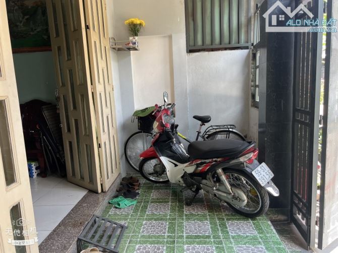 Bán nhà 1 Trệt 1 Lầu Dĩ An, đường 2 làn xe hơi, gần Ngã bốn Chiêu Liêu - 3