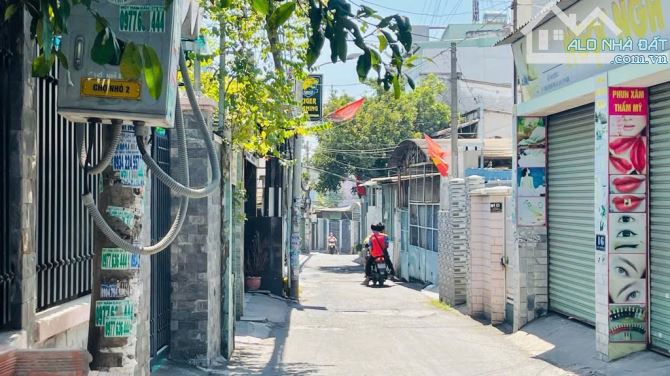 "  bán nhà xd 3 tầng -Đình Phong Phú- Tăng Nhơn Phú B- Quận 9.Giá bán:5.xtỷ . Diện tích: 8 - 4