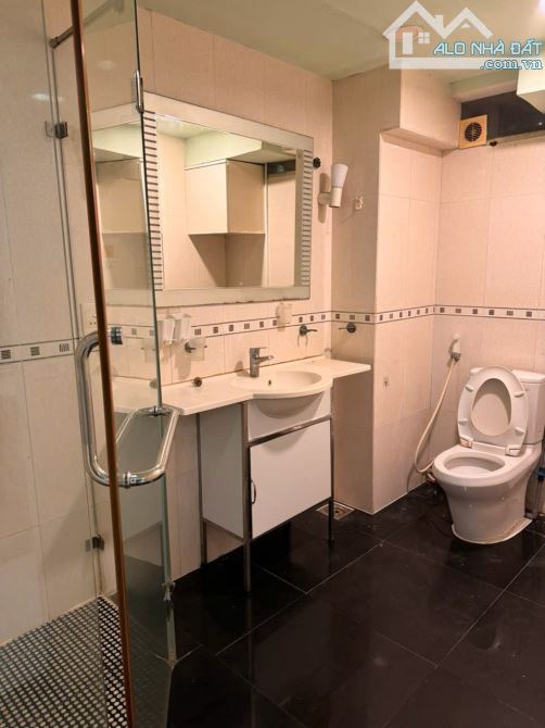 Cần bán chung cư H3 đường Hoàng Diệu P.6 Quận 4 : -	Diện tích 75m2, 2PN 1WC -	Nhà trống - 4
