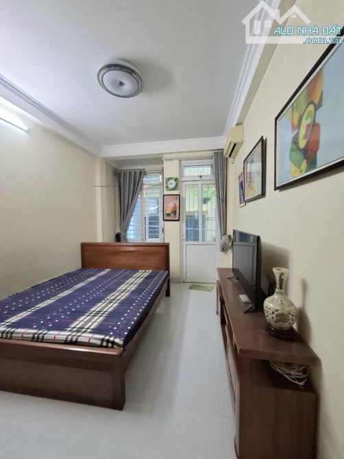 Nhà Đức Thắng- dân xây-vuông- cực hiếm- ô tô đỗ cửa chạy vòng quanh- 7,95 tỷ - 4