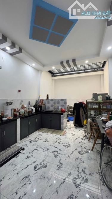 TÂN PHÚ SÁT MẶT TIỀN LUỸ BÁN BÍCH - NHÀ MỚI ĐẸP 4 TẦNG - XE HƠI NGỦ TRONG NHÀ - 4