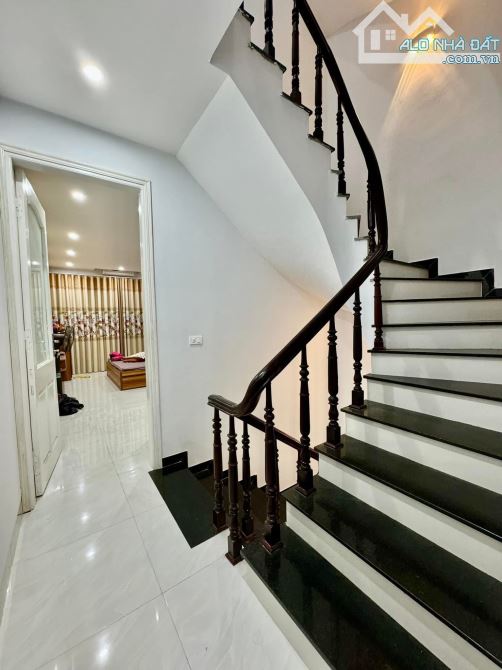 Nhà bán Phạm Ngọc Thạch, 5 tầng, Ô tô đỗ, thang máy, chưa tới 15 tỷ - 4
